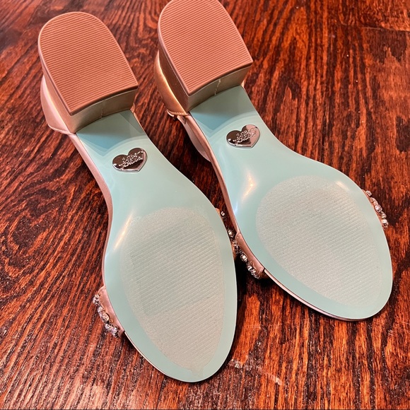 NEW Betsey Johnson Rhinestone Champagne Chunky Heels 6.5 Wedding Party Satin - Picture 13 of 13